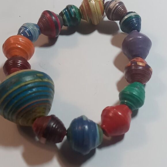Paper bead bracelet - Picture 3 of 3